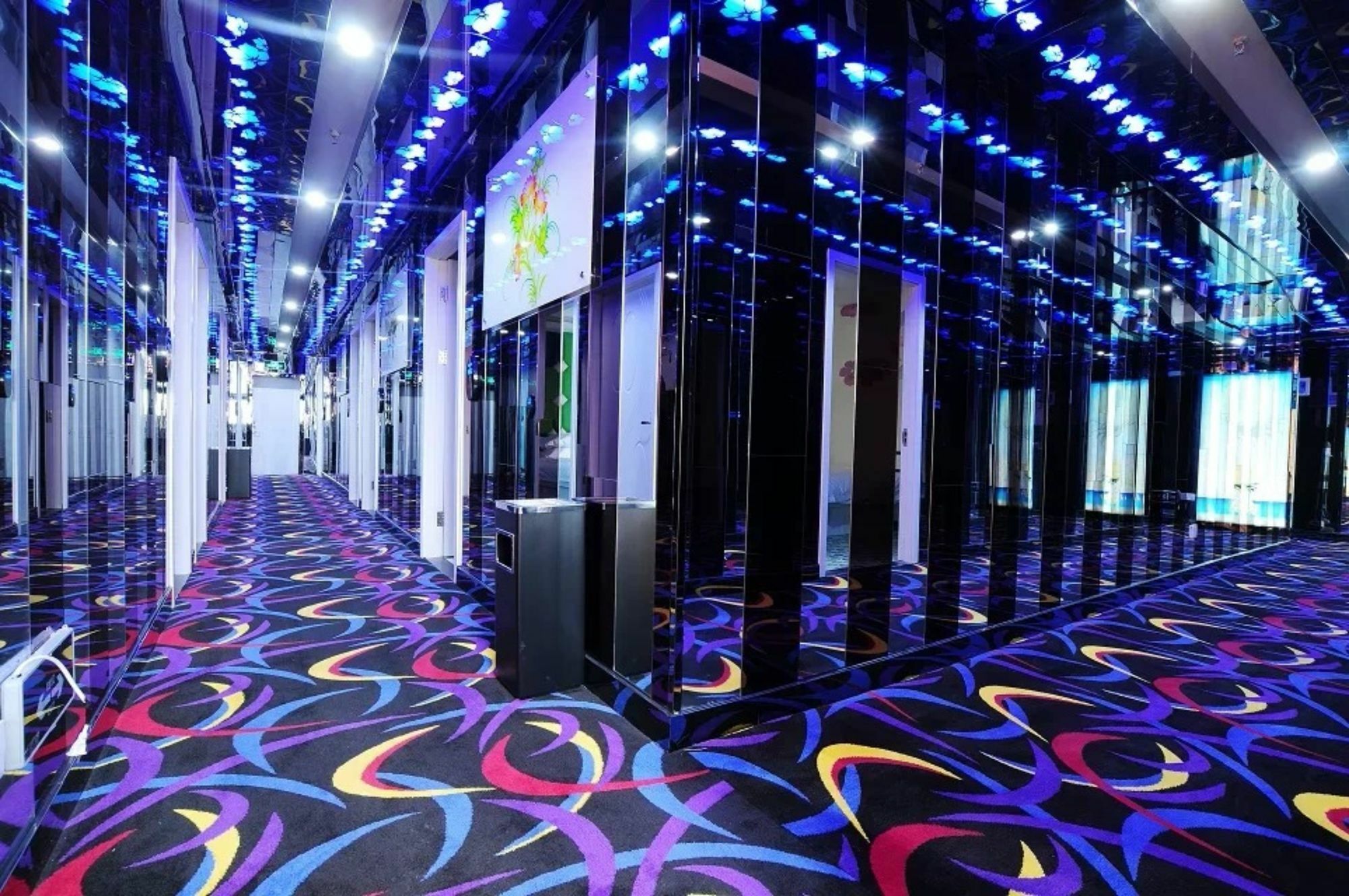 Hotel Zhijiang 2*