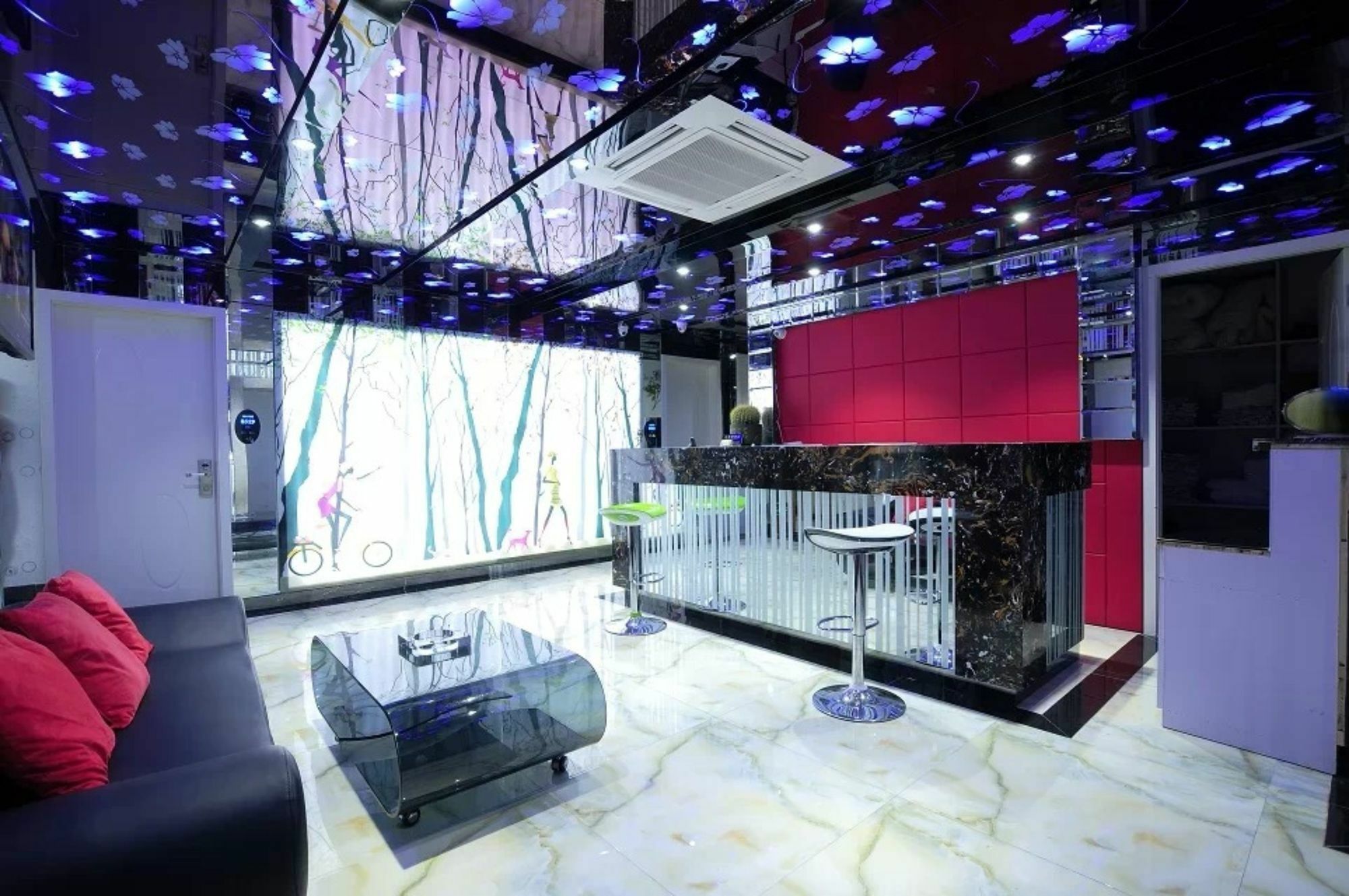 Hotel Zhijiang 2*